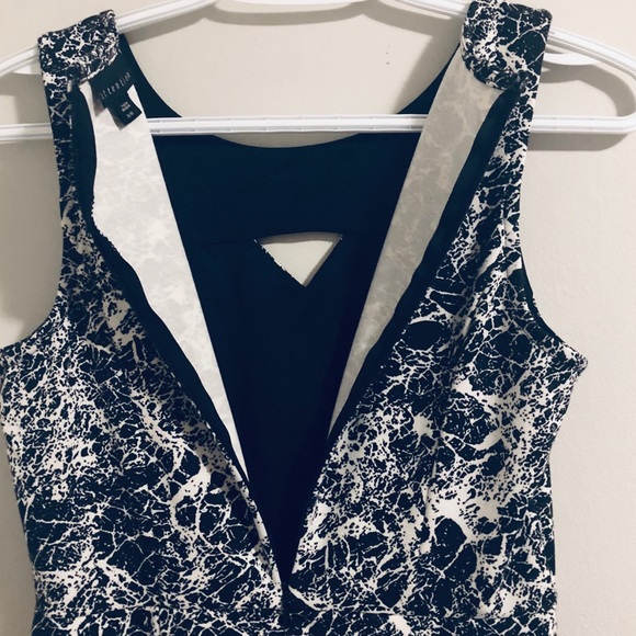 attention black + white sleeveless mini dress - Picture 6 of 9